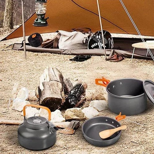 Batterie_de_cuisine_Camping_sauvage