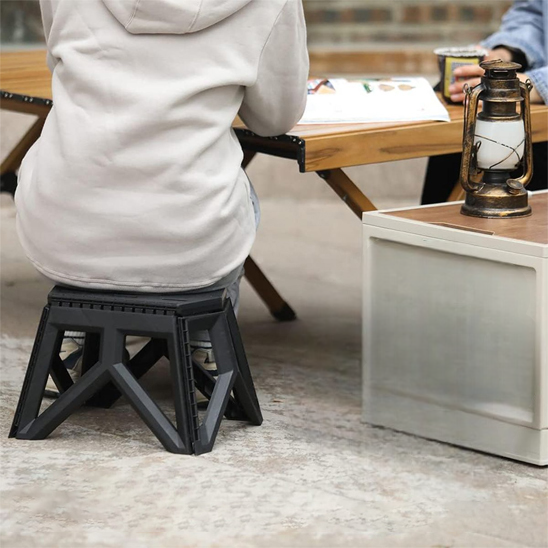 Tabouret_pliable_Pratique_ideal_activite_exterieur-Photoroom